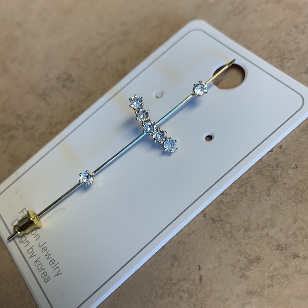 Ear jewelry hook bar